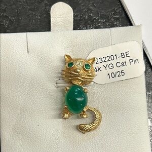 232201 14k yg jade cat pin